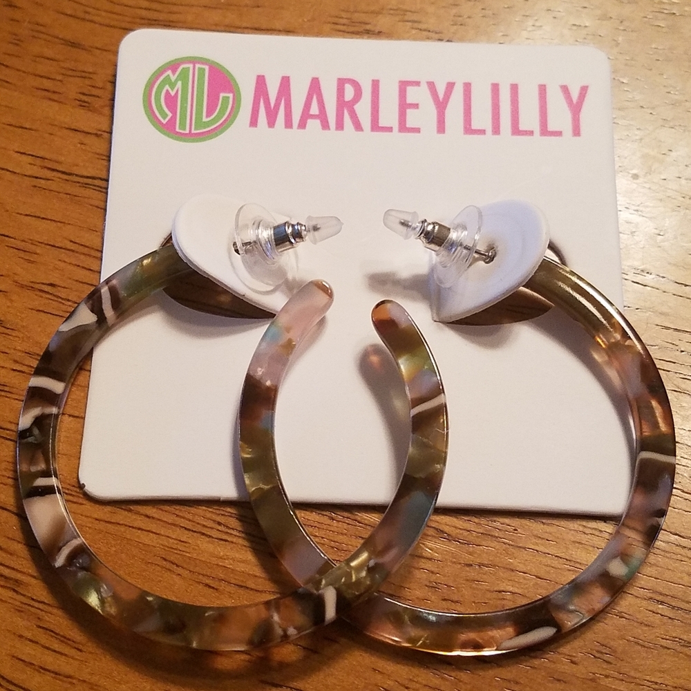 hoop earings